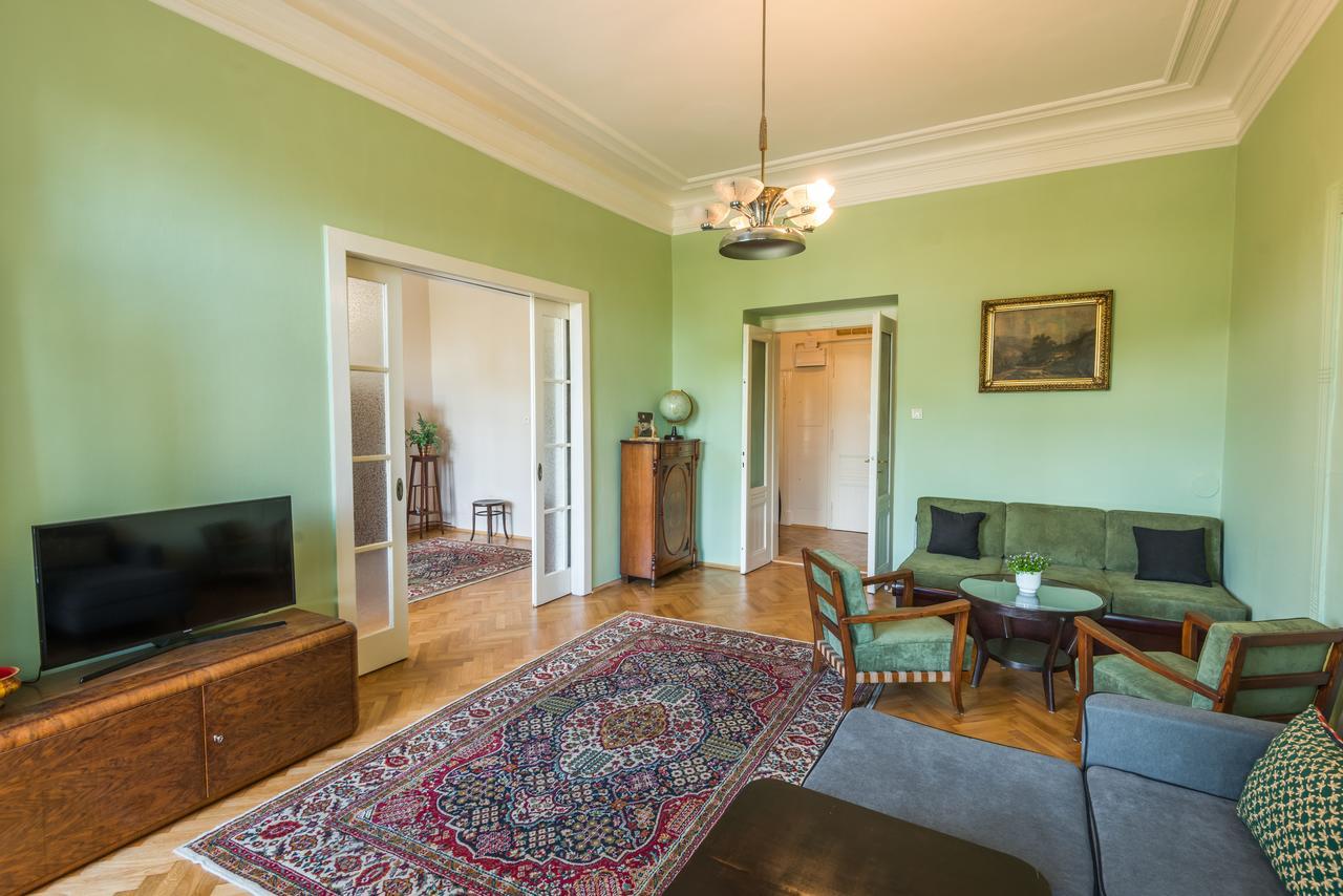 Riverside Apartment With A Balcony Praha Bagian luar foto