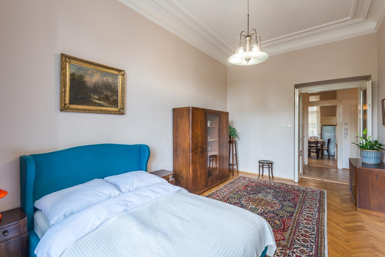 Riverside Apartment With A Balcony Praha Bagian luar foto