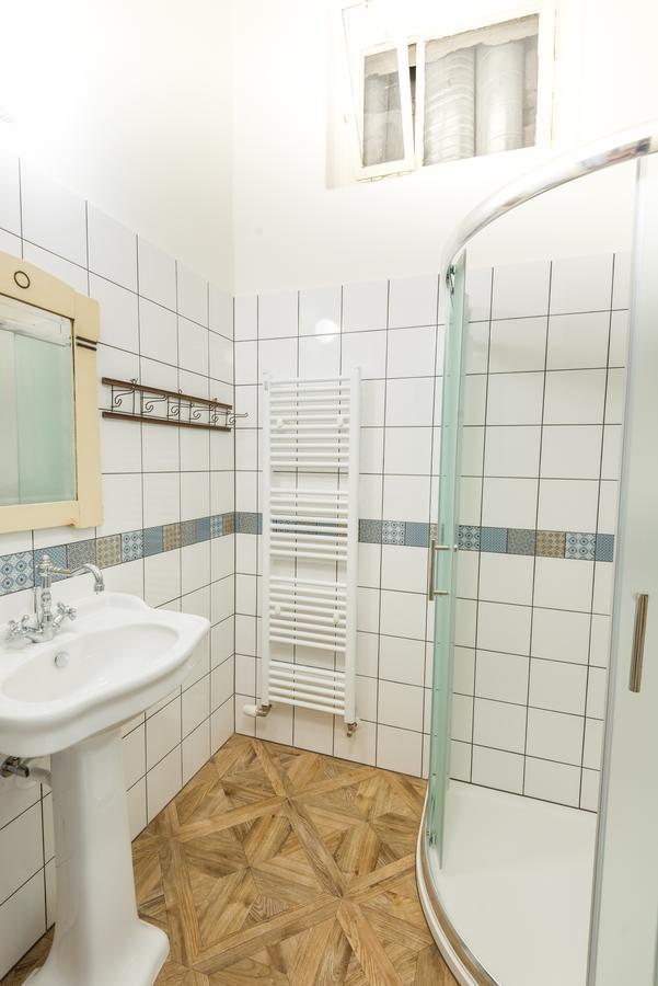 Riverside Apartment With A Balcony Praha Bagian luar foto