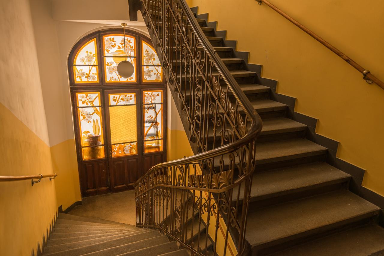 Riverside Apartment With A Balcony Praha Bagian luar foto