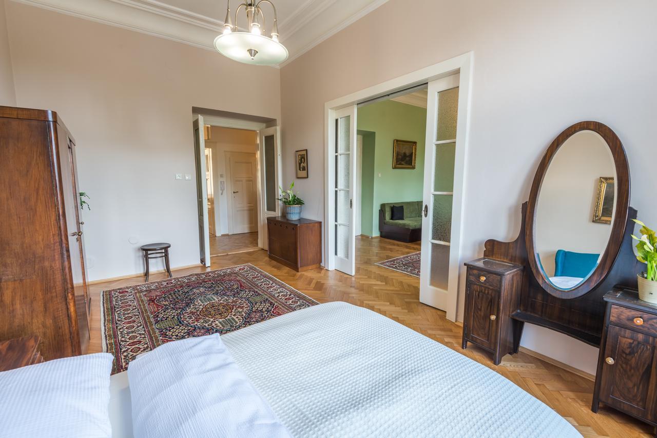 Riverside Apartment With A Balcony Praha Bagian luar foto